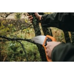FISKARS® Fiskars Scie Fiskars Poignée D SW37 (lame 37cm), Lame De Précision, Durable En Acier Entièrement Trempée Et Affûtée Pour Utilisation Intensive, Revêtement SoftGripTM Solid, 1028374 5 FISKARS® Fiskars Scie Fiskars Poignée D SW37 (lame 37cm), Lame De Précision, Durable En Acier Entièrement Trempée Et Affûtée Pour Utilisation Intensive, Revêtement SoftGripTM Solid, 1028374 -Outlet Scie à main et lames de scie Store 14872079 3