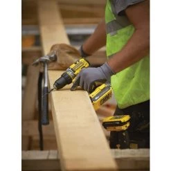 Stanley FMC600D2 Perceuse Visseuse 18V 2Ah Coffret -Outlet Scie à main et lames de scie Store 30610920 3