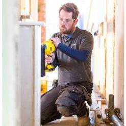 Stanley - Cloueur 18V 2Ah 16 Gauges - FMC792D2 -Outlet Scie à main et lames de scie Store 6919751 3